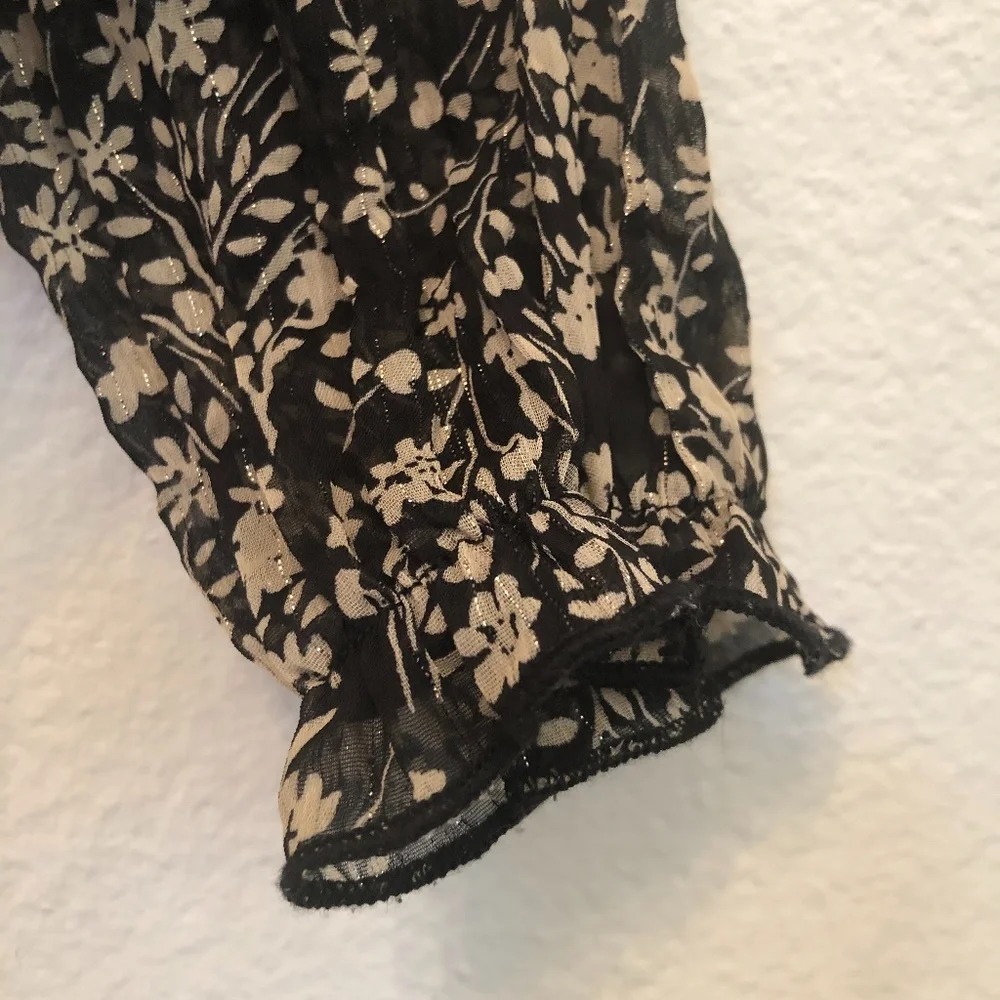 Socialite Smocked Crop Top - Picture 4 of 7